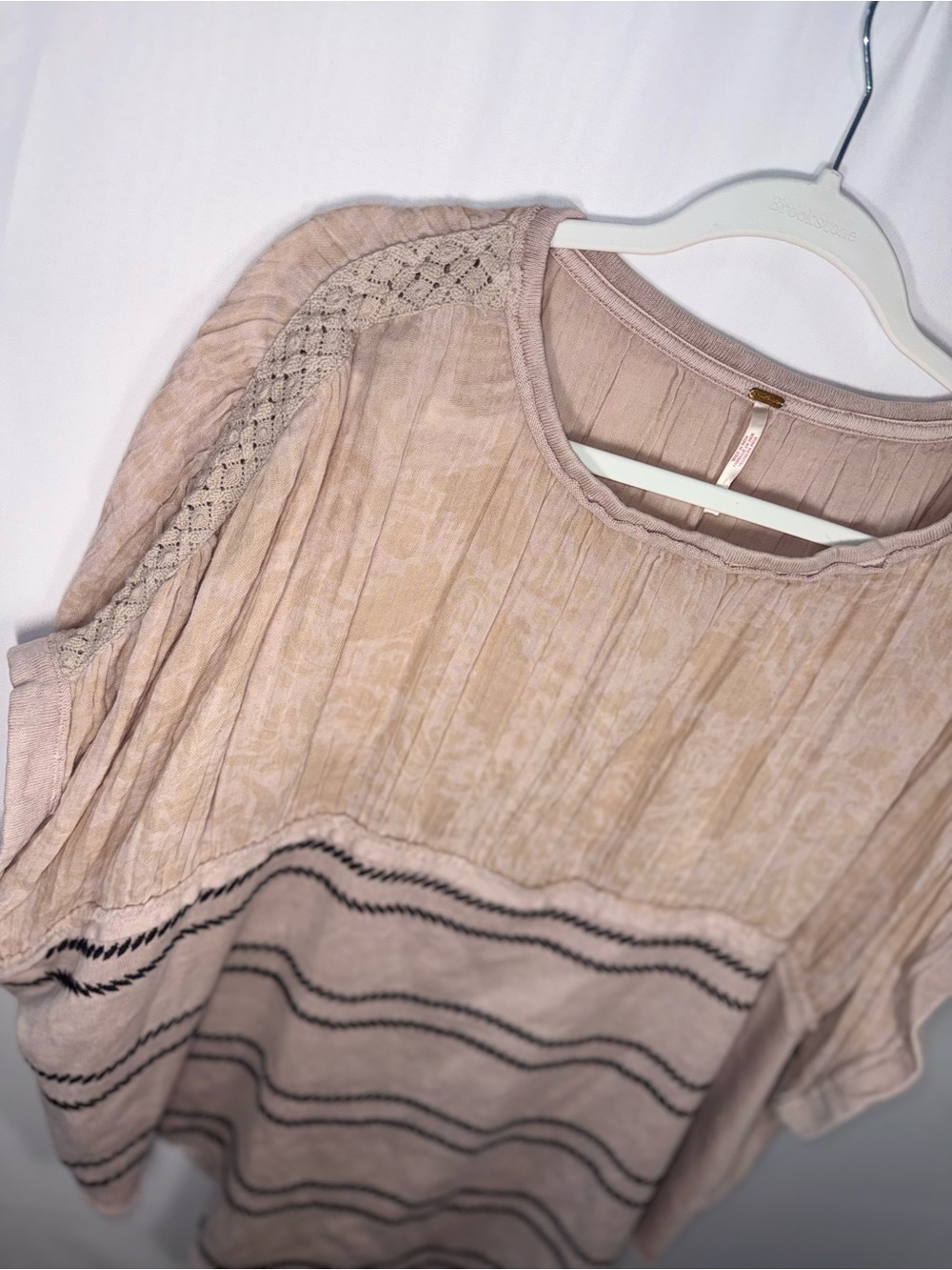 Free People Women Light Blush/Beige Striped Boho Flowy Oversized top size Small - Picture 5 of 16